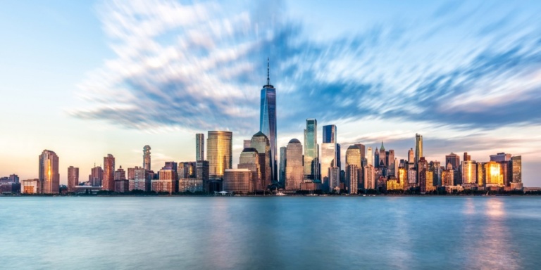 downtown-manhattan-new-york-jersey-city-golden-hour-sunset-picture-id910867946